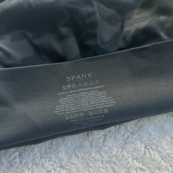 SPANX Look At Me Now Black Camo Leggings - Picture 2 of 2